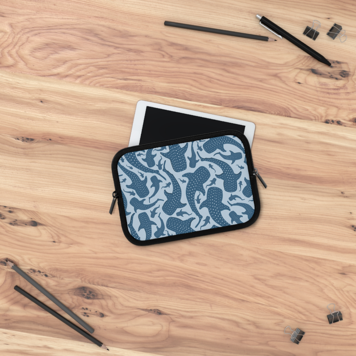 Blue Whale Shark laptop sleeve black reverse side