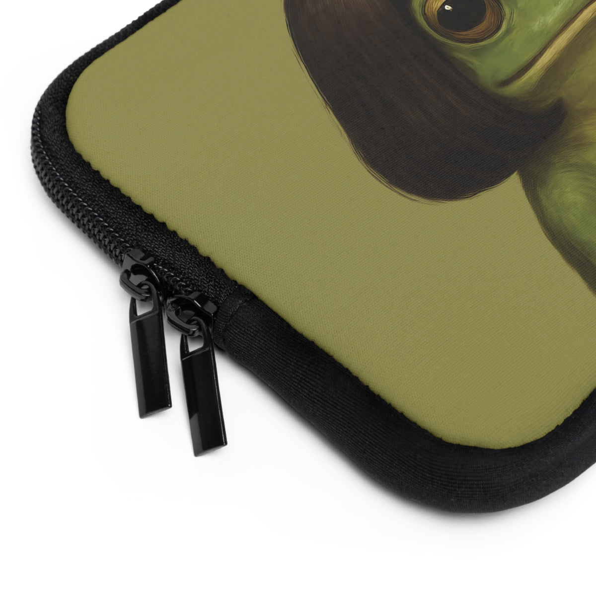Bob Cut Frog laptop sleeve zipper detail with black trim
